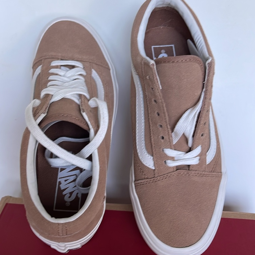 Vans Men’s Old Skool Stacked Soft Suede Burro/True White 
VN0A7Q5MB69
Platforms - Picture 12 of 16